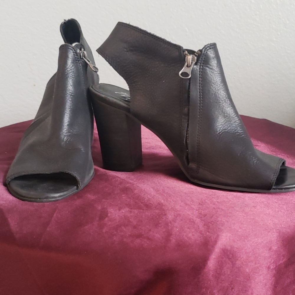 Matisse open toe, open heel zipper booties